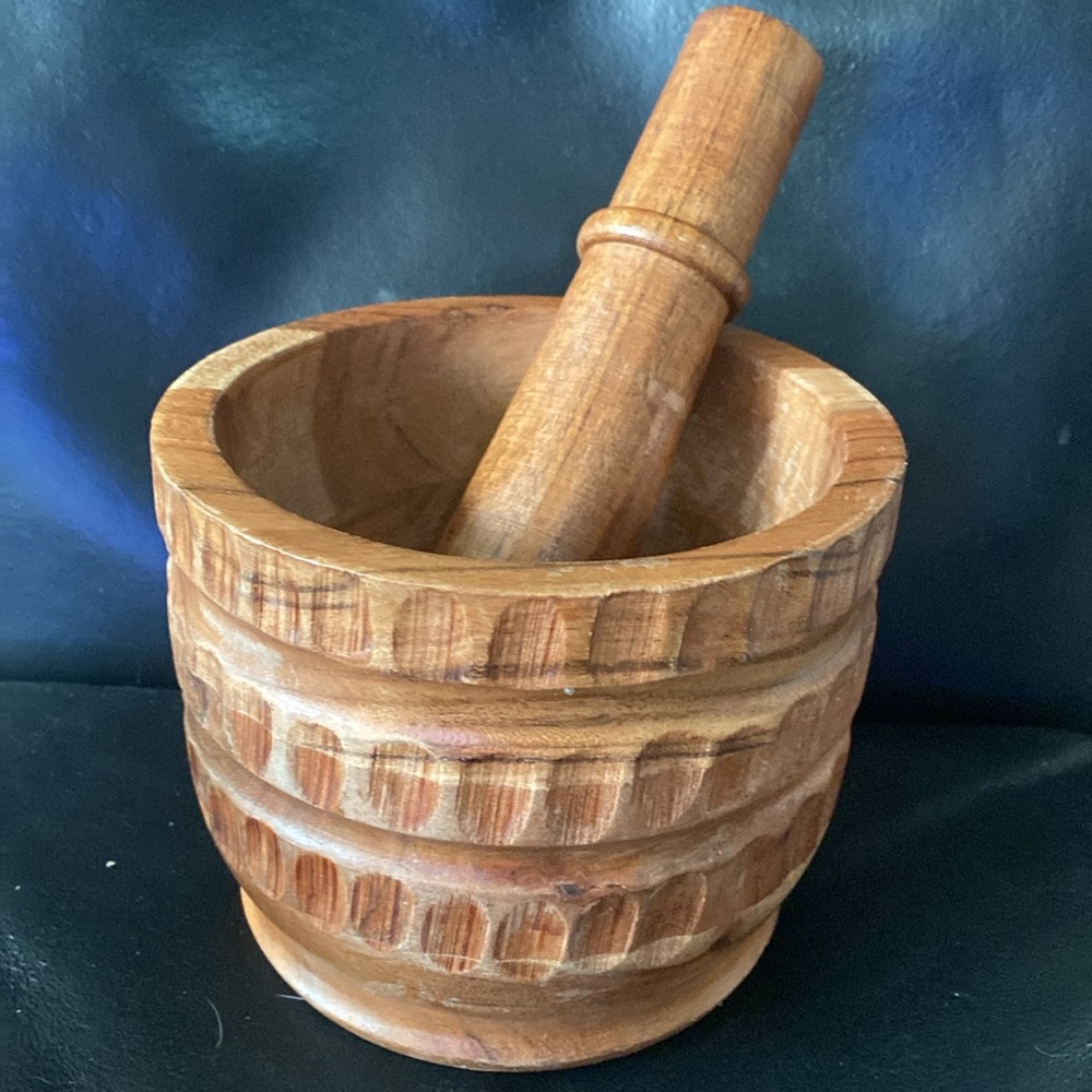 Kitchen garlic & spices Morten and pestle solid wood large 6” diameter 4.5” high